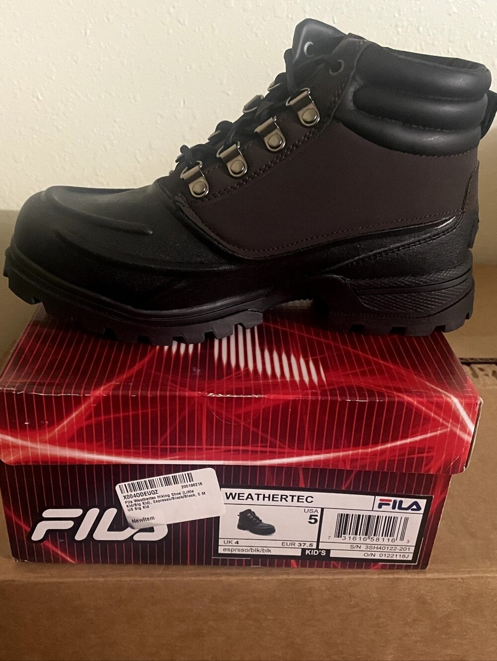 FILA Size 5 Kids Weathertech Black and Espresso Outdoor Lace-Up Boot
